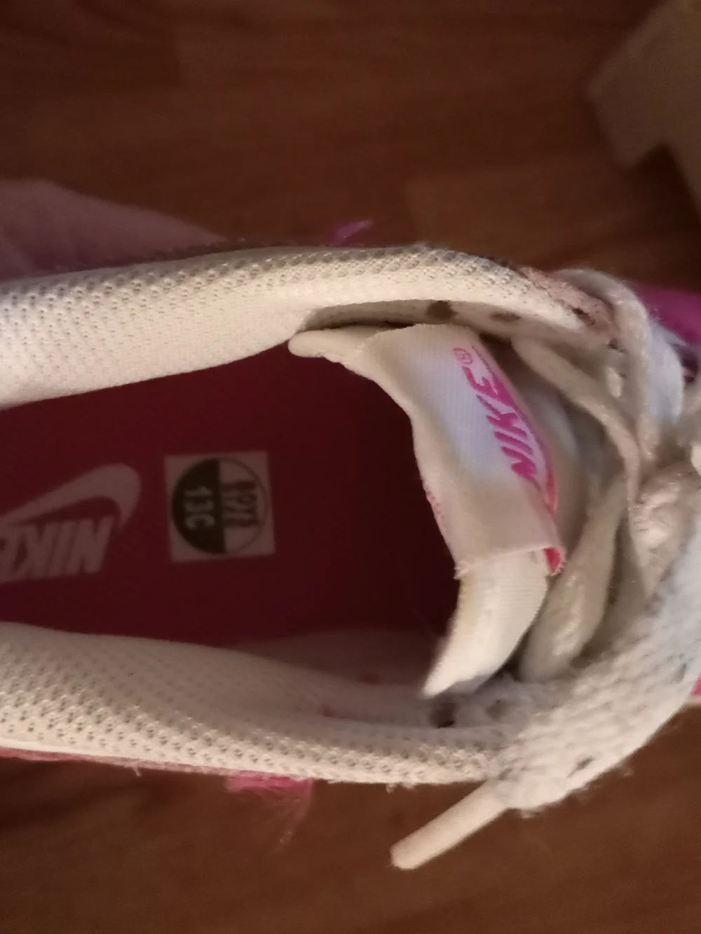 Nike Kids Low-Top Sneakers - White & Pink